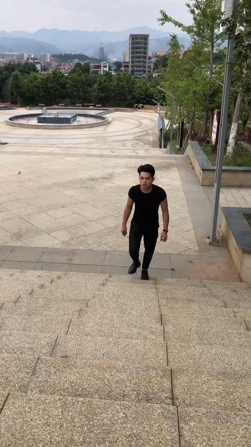 倒霉吃瓜男孩,一场意外引发的爆笑风波